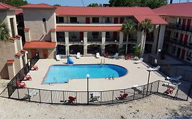 Tricove Inn & Suites